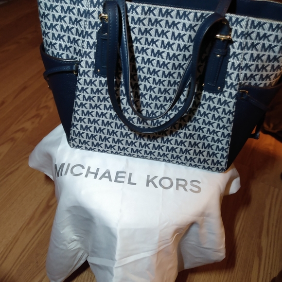 Michael kors bag - Picture 2 of 8